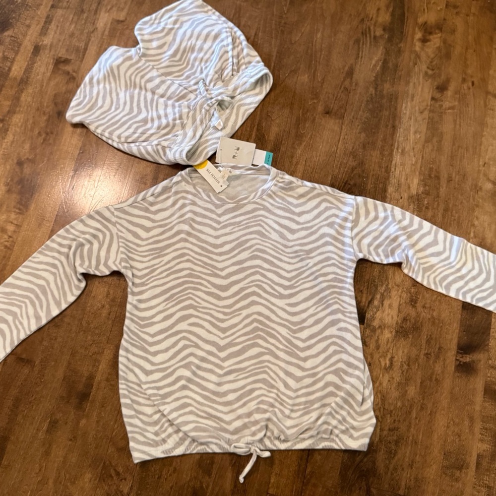 R + R Brushed Pleated Top and Short Set, Zebra Print, grey, Size L 12-14
